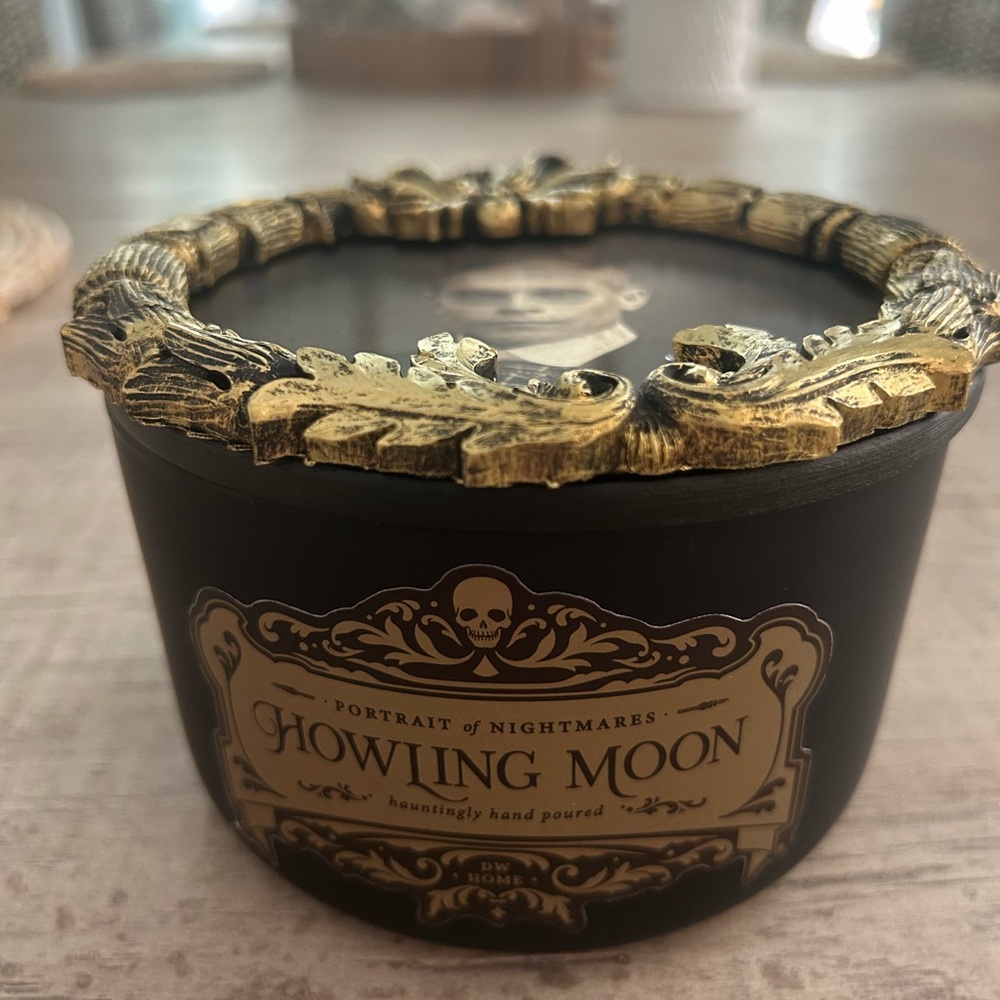 DW Homes Halloween Portrait Of Nightmare Howling 3-Wick Richley Scented Candle
